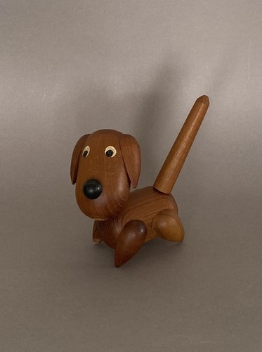 Mid century hund - century,