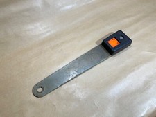 VW T2 - Gurtschloss an Flacheisen, für VW T2 Fahrersitz und VW T2 mit Durchgang