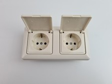 2 Steckdosen mit Klappdeckel + 2er Rahmen UP Düwi Rev Ritter Everluxe cremeweiß