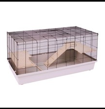 Hamsterkäfig aus Holz sowie