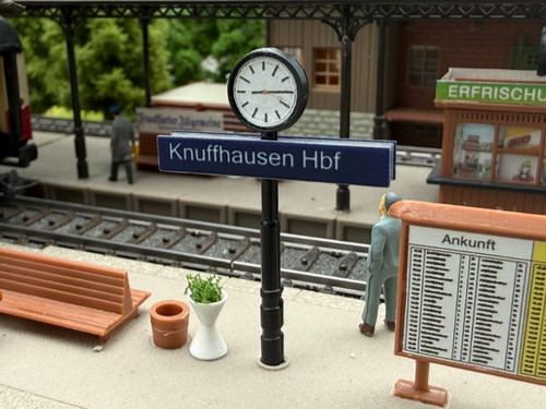 Moderne bahnhofsschilder - bahnhofsschilder,
