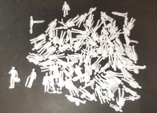 Figuren Set 100 Stk. Stehende + Sitzende Reisende unbemalt Spur H0 TOP