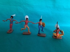 Plasty  Figuren 4 Indianer sitzend und in der Hocke und Ersatzteile