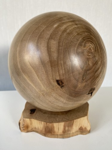 Holzkugel aus walnussholz - aus,