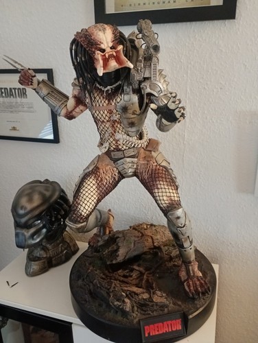 Predator statue - statue,,