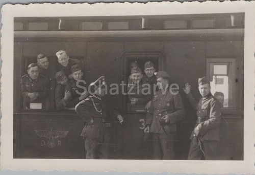 Foto soldaten am bahnhof - foto,,