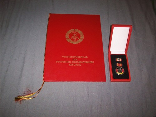 Verdienstmedaille der ddr - der,