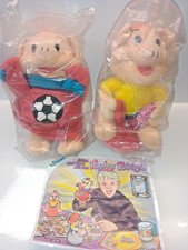 Ferrero Maxi-Ei, 2x Pinky Piggys aus Stoff im verschlossenen Beutel, 1 Beipackz.