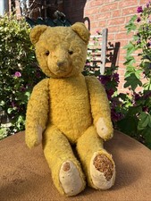 Alter großer Teddy Bär mit