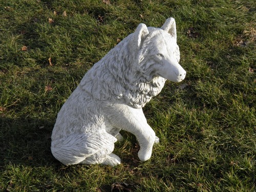 Wolf sitzend lebensgroß beton - sitzend,