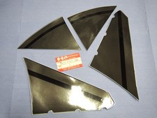 Schriftzug / Emblem / Dekor /