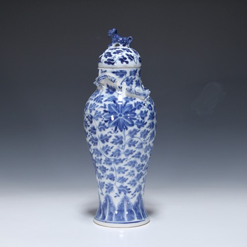 Porzellanvase mit blaumalerei - porzellanvase,