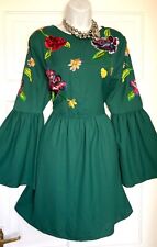 ASOS BESTICKT BLUMEN ANLASS