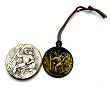 2 alte Autofahrer Plakette St. Christophorus Schutz Amulett Reisen Wandern