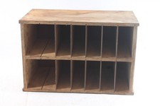 kleiner alter Holzschrank