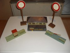Modelleisenbahn Häuser  Blech Konvolut   Dachbodenfund  Bastlerware  siehe Fotos