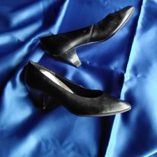 Pumps. Schwarz. Mittel-Absatz. Elegant. Modisch. Leder. Gr 38