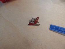 Pin LTU mit Hasen im Flieger