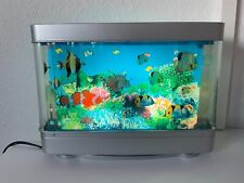 Dekoratives Aquarium-Licht – Täuschend echt mit farbenfrohen Fischen