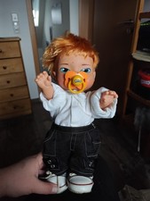 Puppe mit Schnuller und