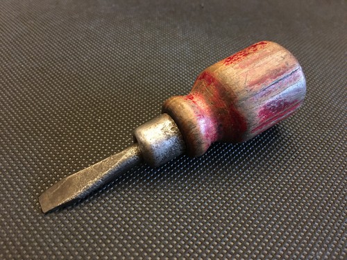 Alter schraubendreher rot - schraubendreher,