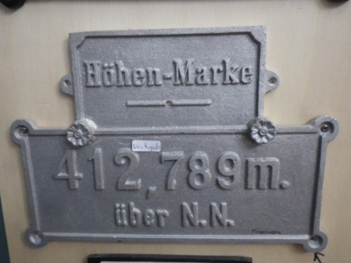 Schild höhenmarke hoehenmarke - schild,