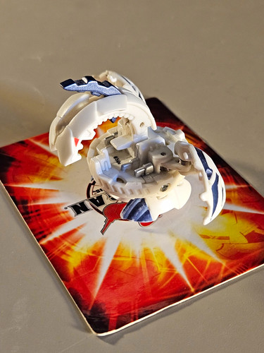 Bakugan white naga 650g - naga, ds