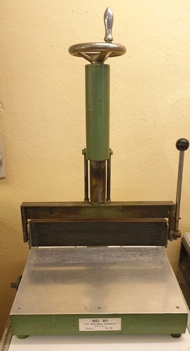 Buchrückenrundegerät