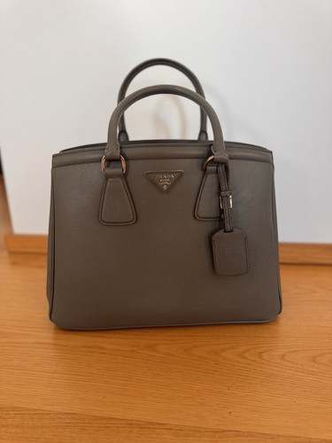 Prada galleria saffiano lux - prada,