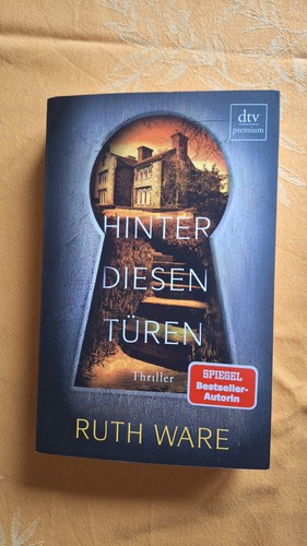 Ruth ware hinter diesen - -,