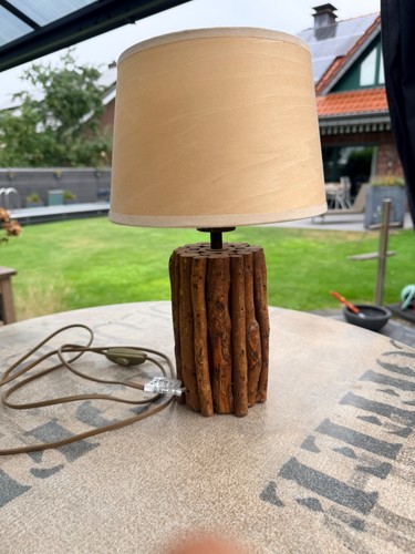Tischlampe/Nachttischlampe