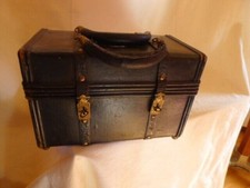 Uralter Trachtenkoffer Holz