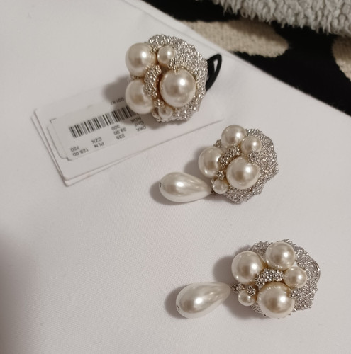 Silberfarbene ohrstecker mit - ohrstecker,