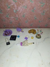 Hüte+Taschen+Schirm+Schmuck-Modeladen-Hutladen-Puppe-Puppenhaus-Puppenstube