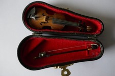 kleinartikel: Instrument: Geige im Geigenkasten
