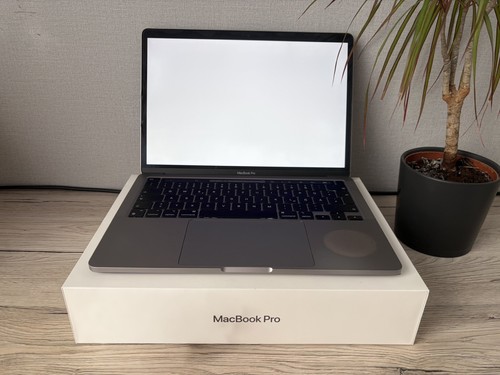 Macbook pro - 13”, (2020)