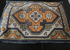 Altes Sofakissen gestrickt