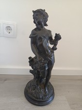 Schwarze Figur Frau Kunstharz