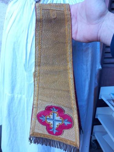 Tubenpresse priester gewand - tubenpresse,