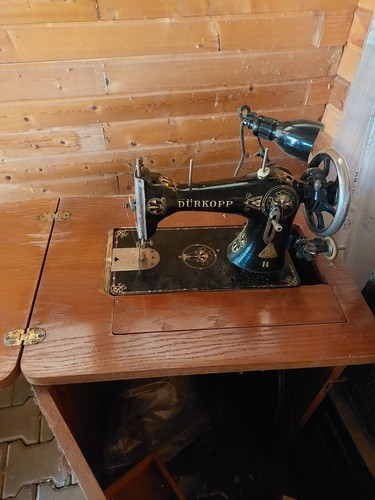 Schranknähmaschine