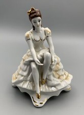 Porzellan Figur Tänzerin; Stipo Dorohoi; L14cm, H9cm, H17.5cm