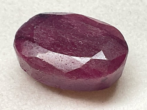 Edelstein rubin rot - rot, roh