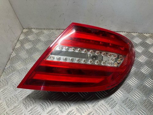 Mercedes benz w204 2011 - mercedes-benz,