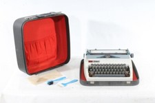 alte Schreibmaschine Reiseschreibmaschine Koffer Erika Typ 32 Requisit