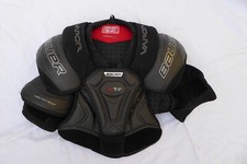 Riesiges Konvolut an Eishockey- und Inlinerausrüstung - hier: Schutzausrüstung