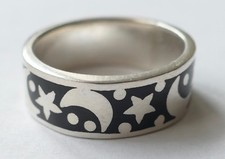 Designer Ring schwarze Inlays