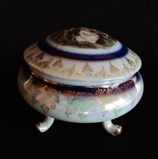 Galluba & Hofmann Ilmenau Dreifuß Deckeldose mit Bild Nymphen Perlmutt Porzellan