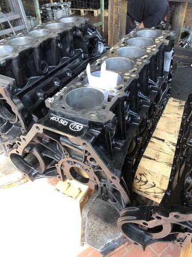 Mercedes benz motor - ,