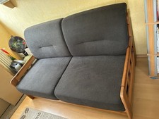 Ausziehbare Couch/Bett, grau/schwarz, Holzrahmen, 4 Jahre alt, ungenutzt