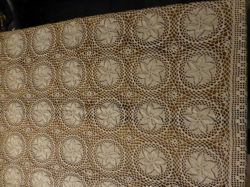 Tischdecke gehäckelt beige - gehäckelt,,